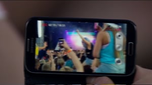 Yle Uutisluokka Triplet: Artistit hyväksyvät keikkakuvauksen, tekijänoikeuksissa kysymysmerkkejä (S): 08.03.2016 12.06