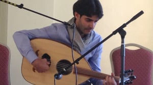 Irakiern Ali Alawad uppträdde då invandrarna fick ställa frågor: 15.03.2016 10.32