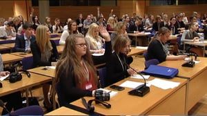 Yle Uutisluokka Triplet: Nuorten parlamentti siirtäisi kesälomia – ministeri lupasi että keskustelua jatketaan (S): 18.04.2016 13.01