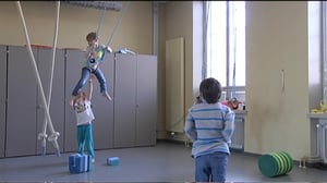 Yle Uutisluokka Triplet: Alle kahdeksanvuotiaiden lasten olisi liikuttava vähintään kolme tuntia päivässä (S): 03.05.2016 11.01