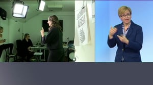 Yle Uutiset Viikko viitottuna: Euroviisutulkkien iso urakka: Tunteita voi välittää hyvin viittomalla: 09.05.2016 16.08