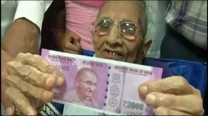 Yle Uutisluokka Triplet: Intian seteliuudistus johti kaaokseen ja käteispulaan (S): 16.11.2016 11.09