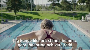 63-åriga Lena Salmi skejtar, hoppar simhopp, sysslar med graffiti och med cirkuskonster!: 18.11.2016 15.10