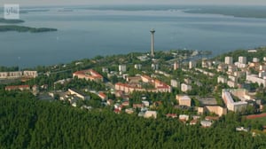 Meidän maamme - Vårt land: Tampereelle! Lennä Tammerkosken yli, kierrä Näsinneula ja katso jääkiekkoa lintuperspektiivistä!: 08.01.2017 22.00