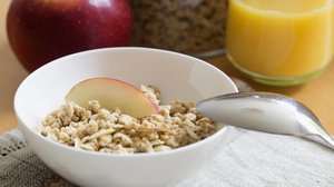 Yle Uutisluokka Triplet: Varo aamupalan sokeripommeja – tumma leipä voi sisältää lähes limsan verran sokeria (S): 13.01.2017 09.01