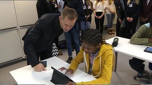 Yle Uutisluokka Triplet: Kansanedustajat vierailevat sadoissa kouluissa (S): 17.01.2017 09.56