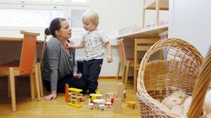 Yle Uutisluokka Triplet: Miehen työpaineet uhkaavat avioliittoa (S): 20.01.2017 10.26