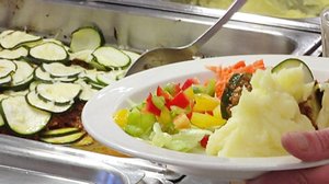 Yle Uutisluokka Triplet: Uudet suositukset tuovat kouluruokailuun lisää aikaa ja kasviksia (S): 25.01.2017 10.00