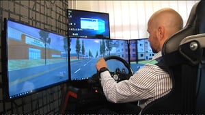 Yle Uutisluokka Triplet: Autokoulun ajo-opetus siirtymässä simulaattoreihin (S): 02.09.2016 09.48