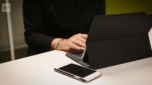 Yle Uutisluokka Triplet: Suojelupoliisi: Älä ota mobiililaitteita ulkomaan matkalle (S): 02.09.2016 10.32