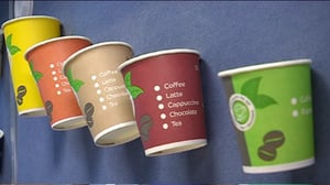 Yle Uutisluokka Triplet: Hämeenlinnassa valmistuu 5,5 miljoonaa kertakäyttöastiaa päivässä (S): 21.10.2016 10.32