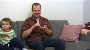 Lyhyesti viitottuna: Jussi Rinta-Hoiska haluaa siirtää viittomakielisen perinnön lapsilleen: 13.11.2016 06.00