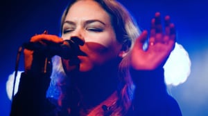 Yle Uutisluokka Triplet: Suomeksi laulavat naispopparit menestyvät hyvin (S): 17.11.2016 12.08