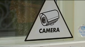 Yle Uutisluokka Triplet: Kotien langattomat valvontajärjestelmät on helppo mykistää (S): 23.09.2016 11.09