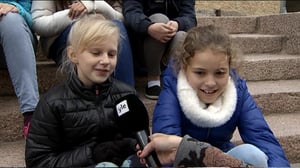 Yle Uutisluokka Triplet: ”Unelmoin lentäväni ilman siipiä” – Katso tyttöjen haaveita eri puolilta maailmaa (S): 12.10.2016 09.47