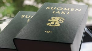 Yle Uutisluokka Triplet: Lakien valmistelu saa kritiikkiä (S): 21.10.2016 12.10