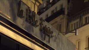 Pariisi muistaa terrori-iskun uhreja: 13.11.2016 22.34