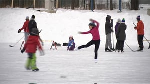 Yle Uutisluokka Triplet: Lämpenevä sää uhkaa hiihtolatuja ja tekojääkenttiä (S): 14.11.2016 09.58