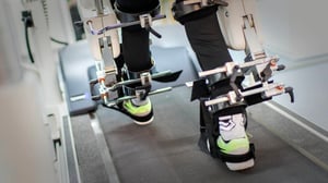 Yle Uutisluokka Triplet: Halvaantunut Eemi kuntoutuu robotin avulla (S): 25.11.2016 09.45