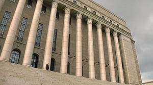 Yle Uutisluokka Triplet: Päättäjät yrittävät vaikuttaa journalismiin päivittäin (S): 01.12.2016 10.54