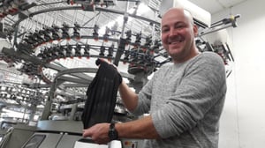 Yle Uutisluokka Triplet: Uusi neuloskeksintö suojaa viilloilta (S): 22.09.2016 13.53