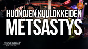 Pelikuulokkeita jakamassa