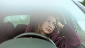 Äidit väkivallan varjossa