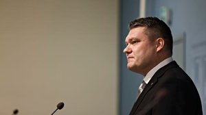 Puolustusministeri Savolan tiedotustilaisuus Brysselissä