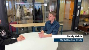 Aaro ja Teddy keskustelevat päihteiden negatiivisesta vaikutuksesta nuoriin