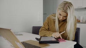 Luottamuksella, Ronja Salmi