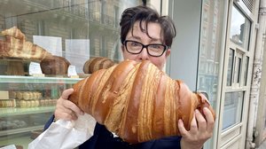 Sue Perkins: Pariisista Istanbuliin