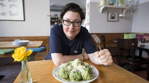 Sue Perkins: Pariisista Istanbuliin