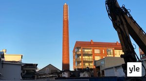 Entisen meijerin savupiippu kaatuu Porin keskustassa: 26.11.2020 16.03