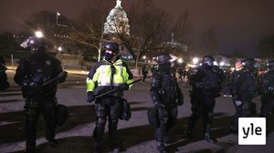 Kaaos Washingtonissa - kansalliskaarti valvoo ulkonaliikkumiskieltoa: 07.01.2021 01.44