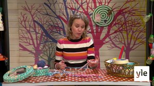 Malin gör vänskapsarmband: 11.04.2021 09.00