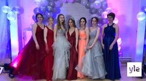 Koronavuoden omituisuuksia on vanhojentanssit huhtikuussa: 14.04.2021 13.56