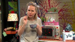 Malin gör muggkaka i mikron: 05.05.2021 18.30