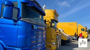 Mieltään osoittavat turveyrittäjät lähtevät liikkeelle Jalasjärvellä - Helsinkiin vyöryy sata rekkaa: 29.04.2021 12.08