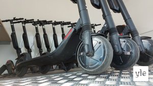 Hitiksi nousseita sähköpotkulautoja on enemmän kuin koskaan - ongelmana ilkivalta: 06.07.2021 11.43