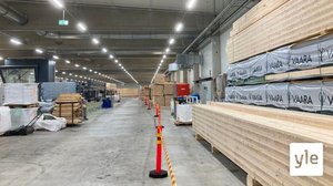 Yli 7000 neliön kokoinen hirsitehdas vihitään käyttöön Tervolassa, paikalla ministeri Jari Leppä: 18.10.2021 12.10