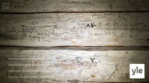 Turisttat leat bilidan Anáris boares meahccegirku seinniid čállosiiguin ja sárgosiiguin: 22.10.2021 10.53