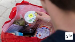 Vähävaraisten itsenäisyyspäiväjuhlassa jonotettiin hernekeittoa ja ruokakasseja: 07.12.2021 10.37