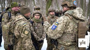 Kiovassa siviilit harjoittelevat maanpuolustusta rauhallisin mielin: “Jos käsky tulee, olen heti valmis”: 25.01.2022 11.20