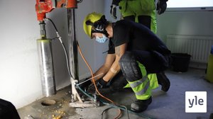 Amisopiskelijat korjaavat yli 50-vuotiaan kerrostalon kellarista kattoon: 01.02.2022 07.31