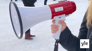 Yle Novosti:  Демонстрация против военной агрессии России на территории Украины – прямое включение: 24.02.2022 17.42