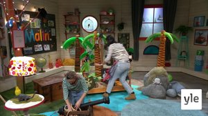 Tika och Malin leker pirater: 03.03.2022 13.32