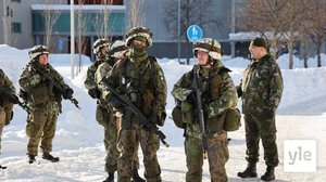 Näin Suomea puolustetaan paikallisesti – sadat reserviläiset harjoittelevat Keski-Suomessa: 08.03.2022 10.20