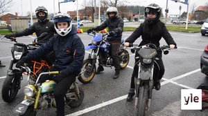 Polttoaineiden korkea hinta kirpaisee mopokuskeja: 30.03.2022 10.19