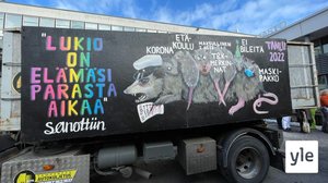 Tänään viimein abit pääsevät ajelulle – katso tunnelmia Hämeenpuistosta (S): 31.03.2022 14.03