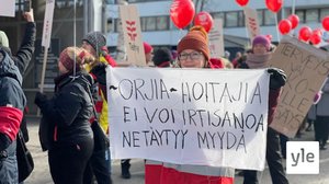 Hoitajien lakkomarssi Oulussa: 01.04.2022 11.27